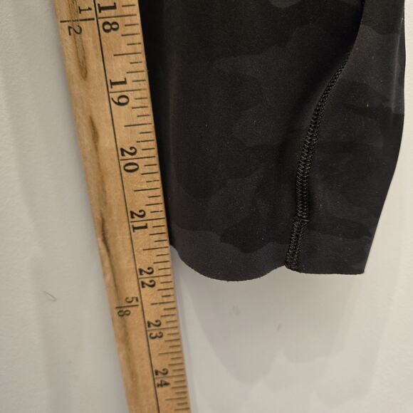 Lululemon Women's Sz 8 Base Pace High Rise Tight 25-Inch Gray Camo Leggings.Read - Picture 6 of 16